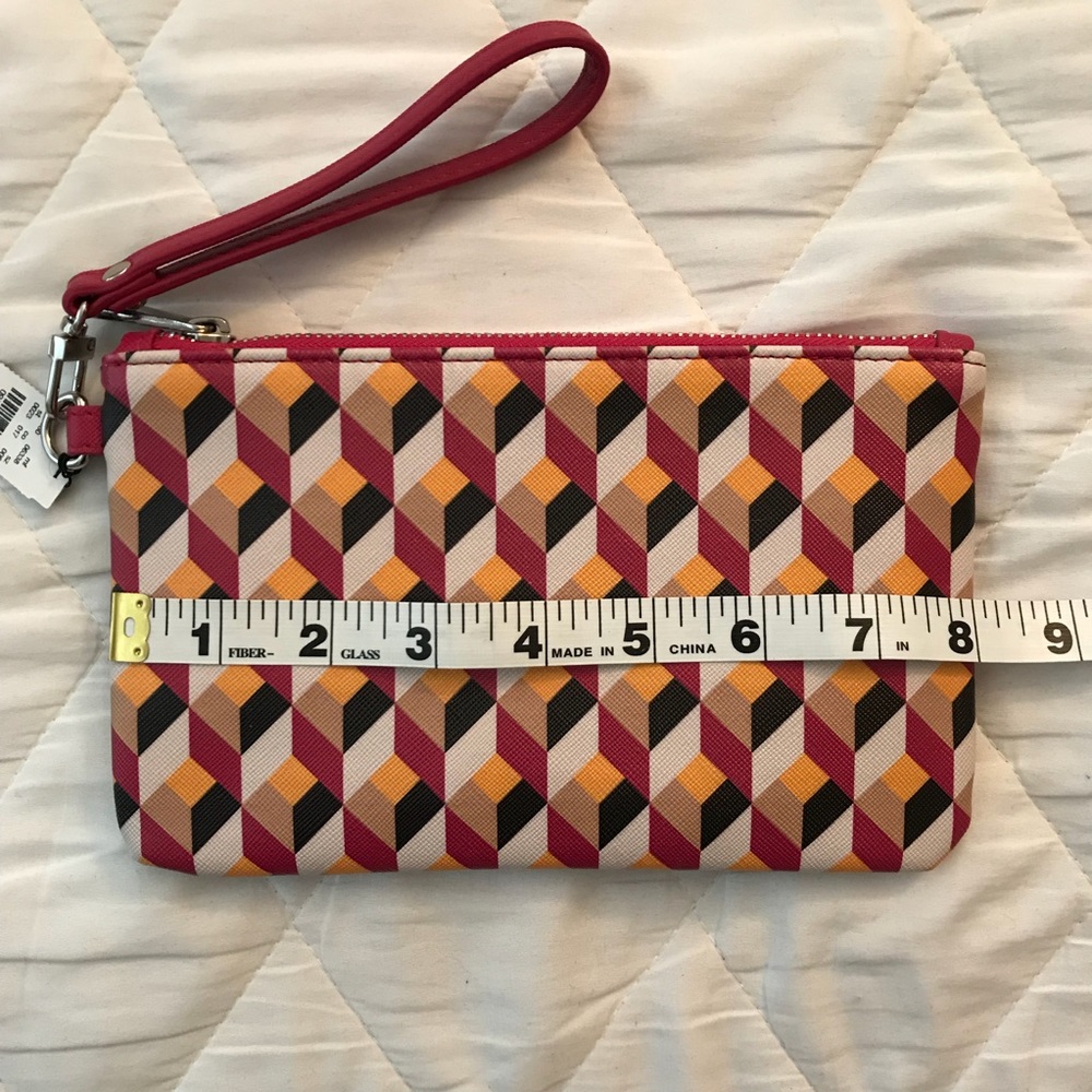 Geometric Patterned Wristlet - Picture 5 of 6